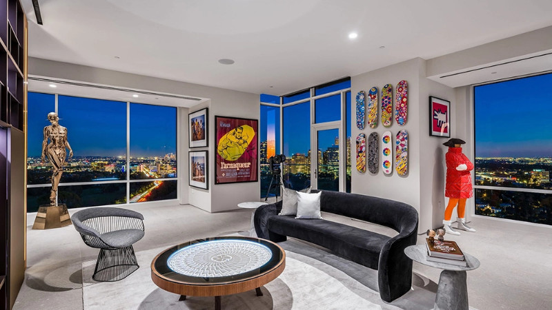 Los Angeles Penthouse, Dubbed the ‘Mogul'